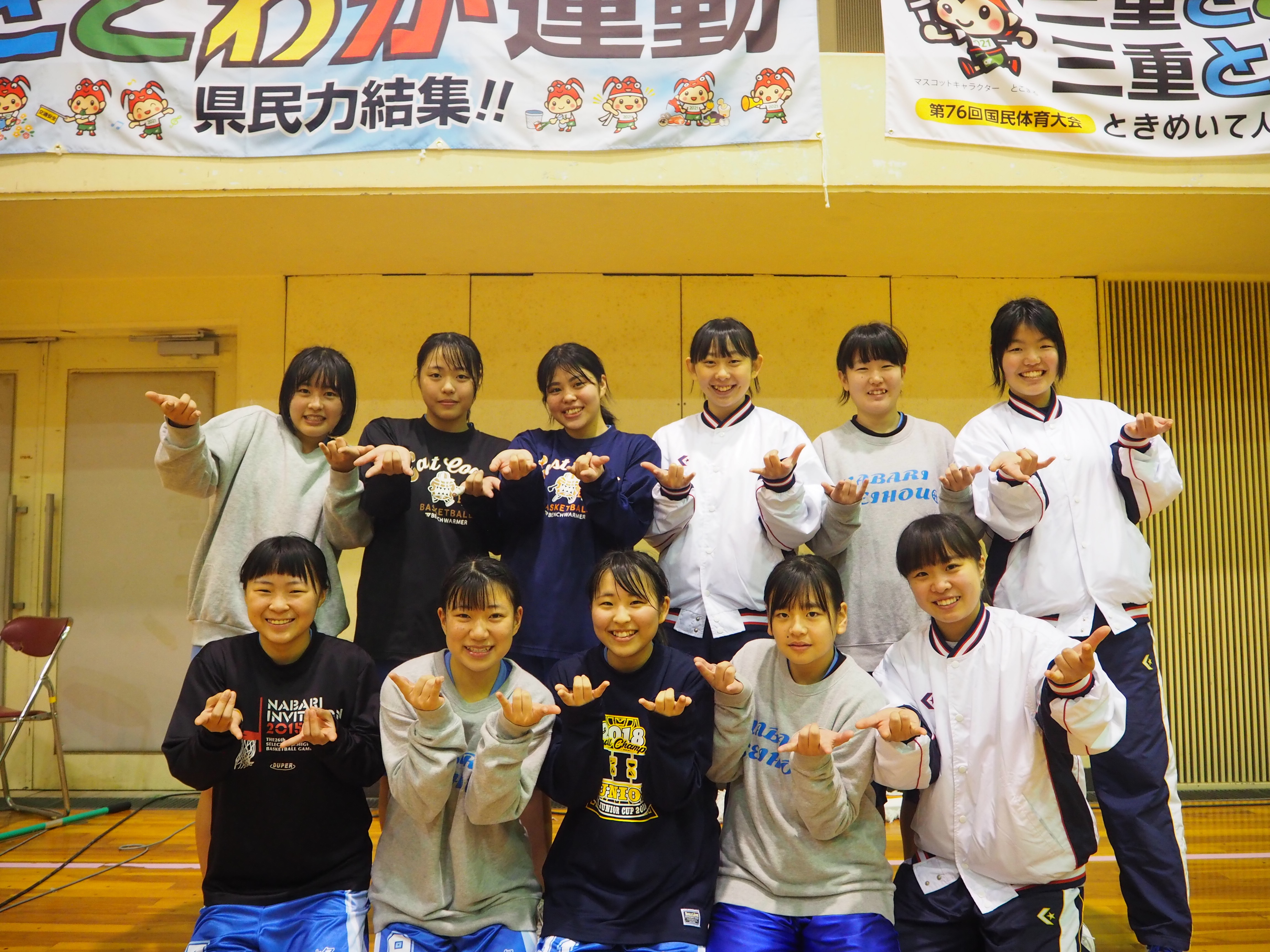 名張青峰高校女子バスケットボール部（写真）